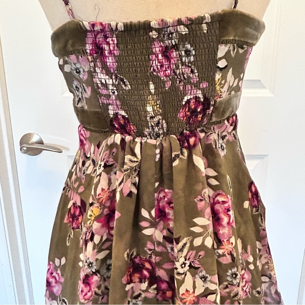 White House Black Market Floral MiniDress with Velvet Trim SZ 4P - Picture 5 of 8